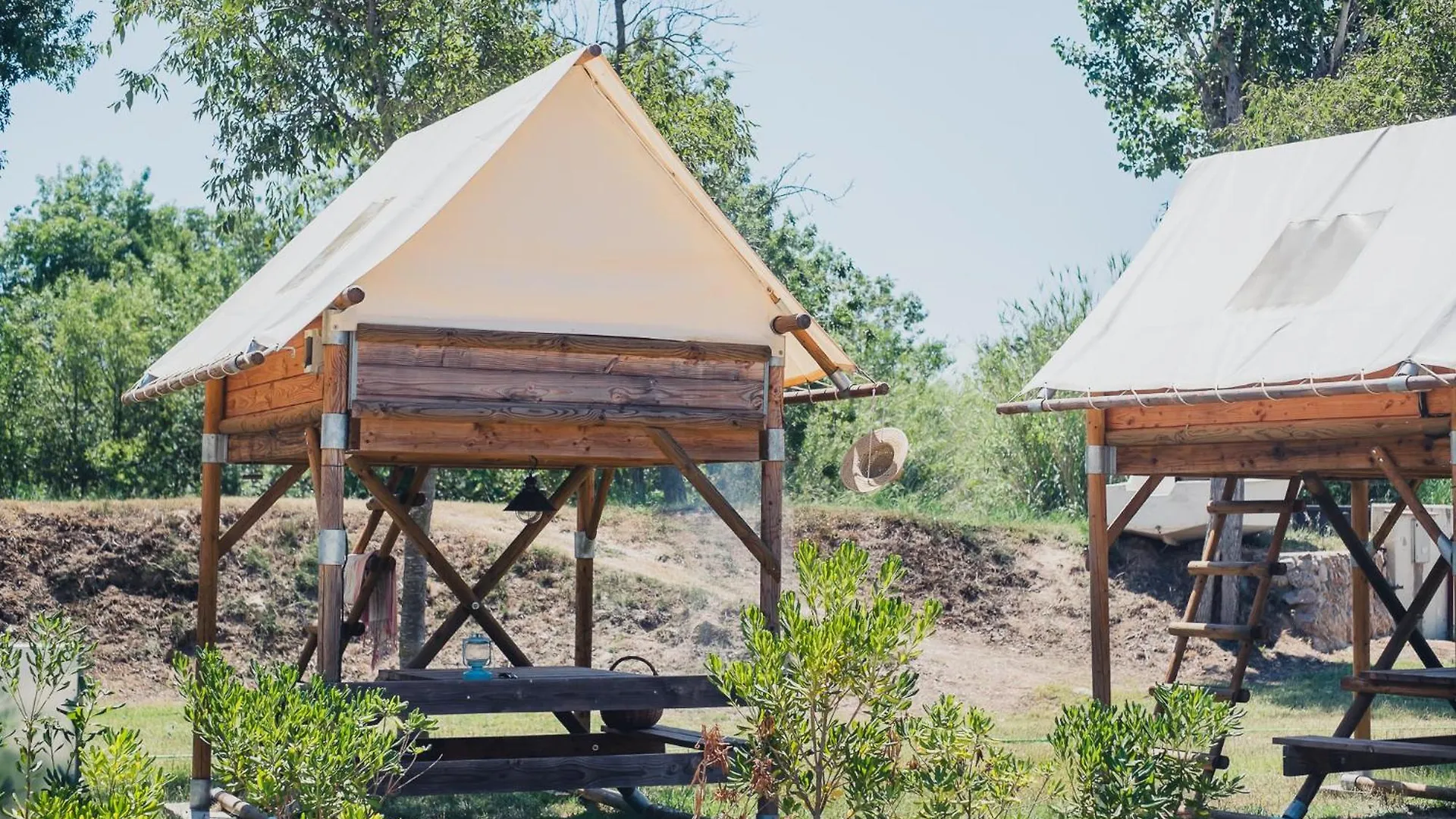Camping Senia Riu Sant Pere Pescador Campsite